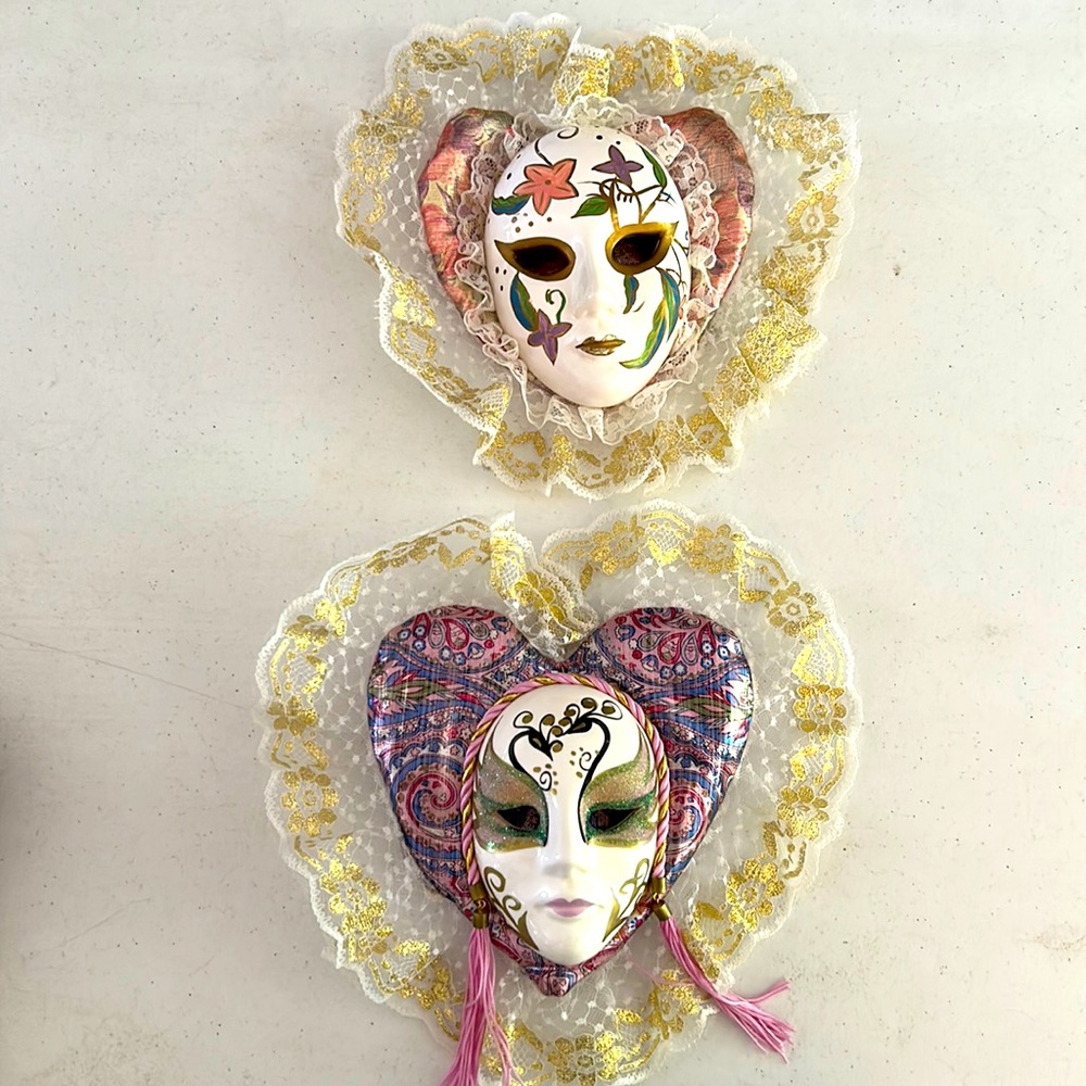 Set of two decorative ceramic masks